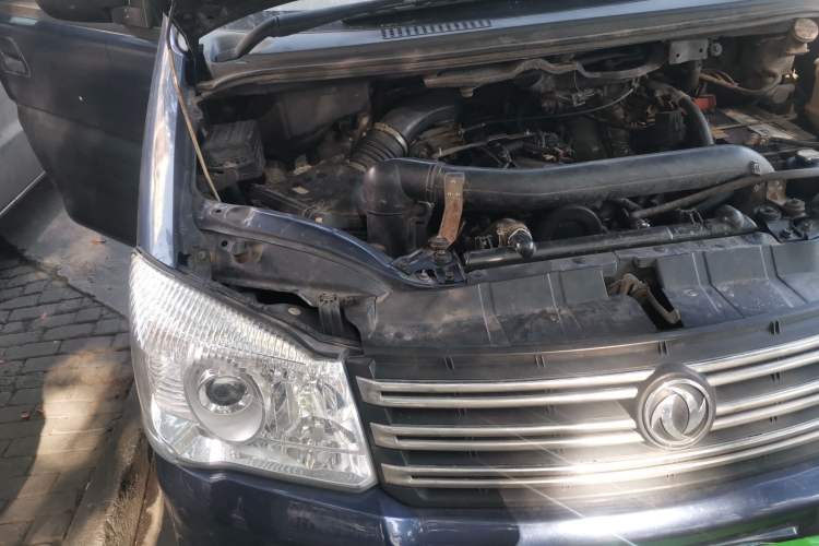 Used FORTHING Lingzhi 2012 M5 Q3 2.0L 7-Seater Long-Wheelbase Comfort Edition Engine Bay Right