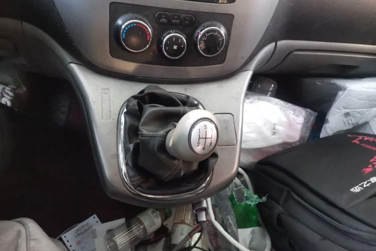 Used FORTHING Lingzhi 2012 M5 Q3 2.0L 7-Seater Long-Wheelbase Comfort Edition Gear Lever