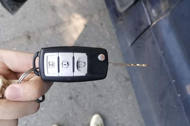 Used FORTHING Lingzhi 2012 M5 Q3 2.0L 7-Seater Long-Wheelbase Comfort Edition Vehicle Key