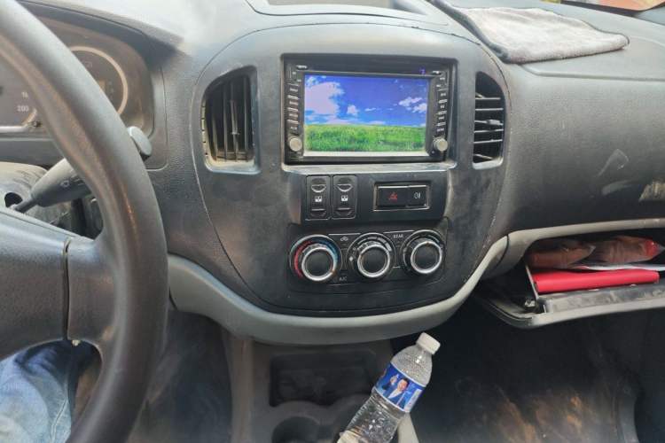 Used FORTHING Lingzhi 2012 Passenger Version 1.6L Comfort Edition Audio And AC Panel