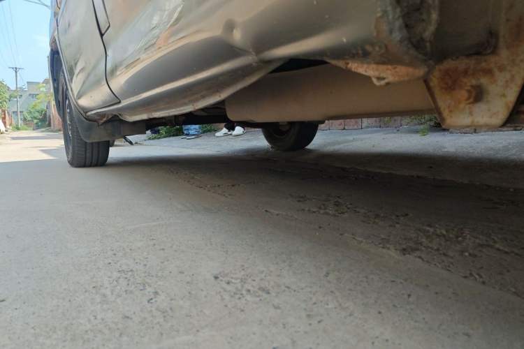 Used FORTHING Lingzhi 2012 Passenger Version 1.6L Comfort Edition Chassis Rear Left
