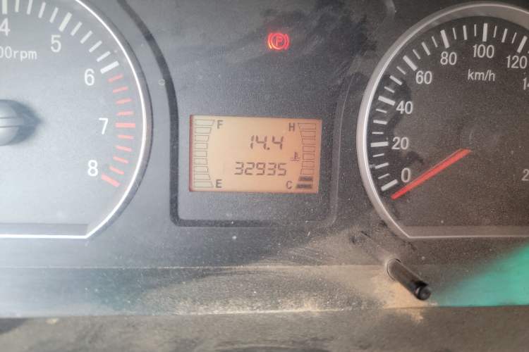 Used FORTHING Lingzhi 2012 Passenger Version 1.6L Comfort Edition Odometer Close Up