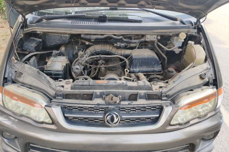 Used FORTHING Lingzhi 2012 Commercial Version 1.6L Special Offer Model Engine Bay