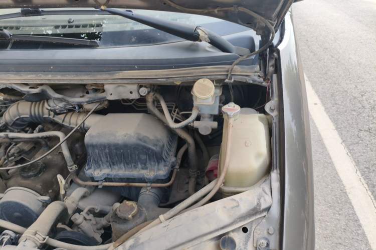 Used FORTHING Lingzhi 2012 Commercial Version 1.6L Special Offer Model Engine Bay Left