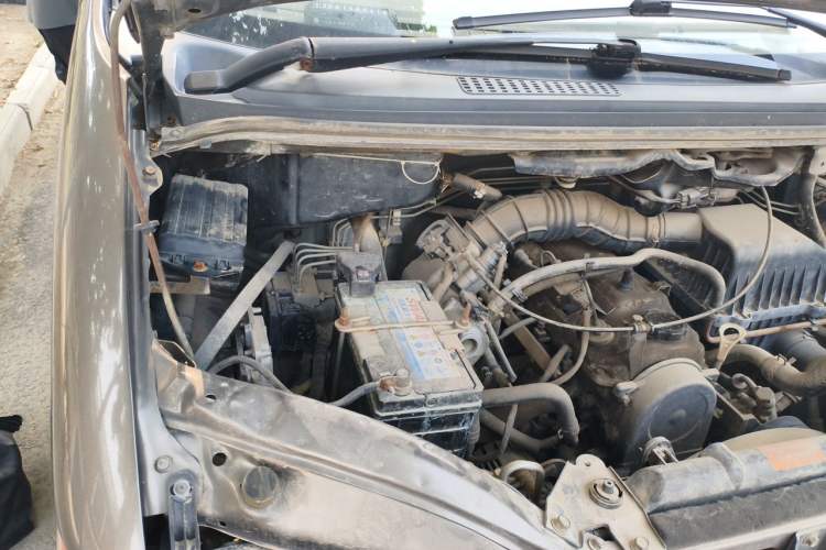 Used FORTHING Lingzhi 2012 Commercial Version 1.6L Special Offer Model Engine Bay Right