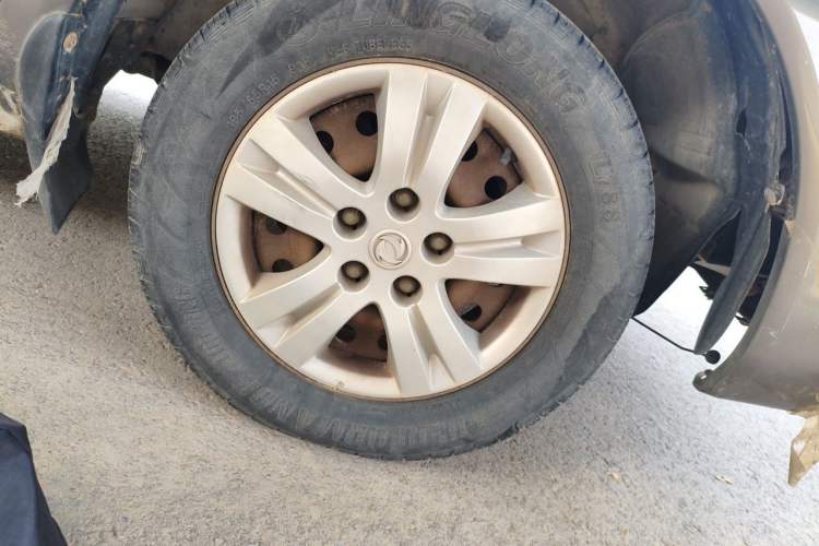 Used FORTHING Lingzhi 2012 Commercial Version 1.6L Special Offer Model Right Front Wheel Hub