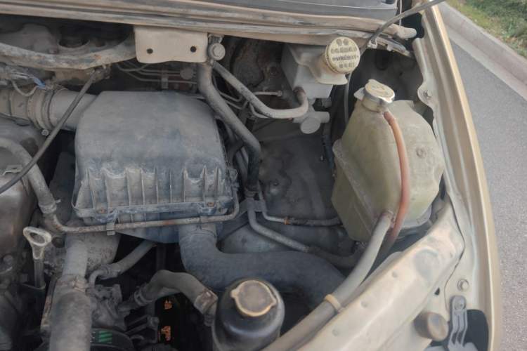 Used FORTHING Lingzhi 2012 Passenger Version 1.6L Comfort Edition Engine Bay Left