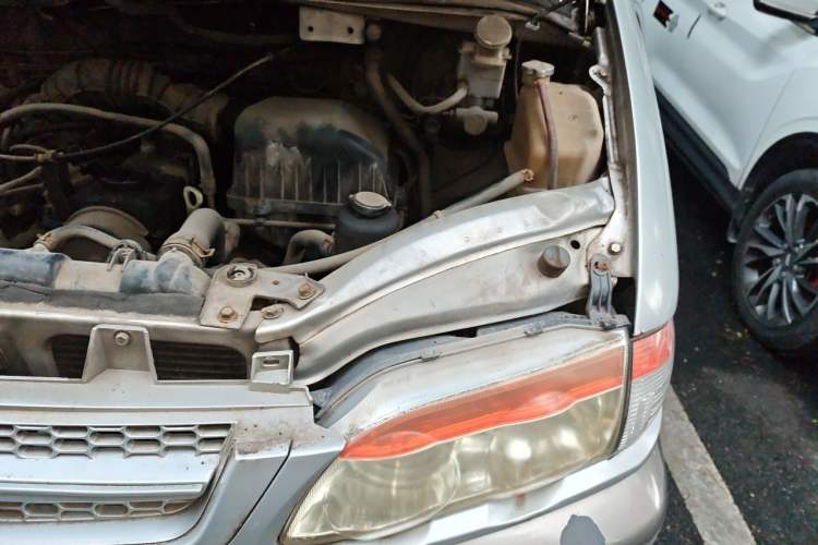 Used FORTHING Lingzhi 2012 Passenger Version 1.6L Comfort Edition Engine Bay Left