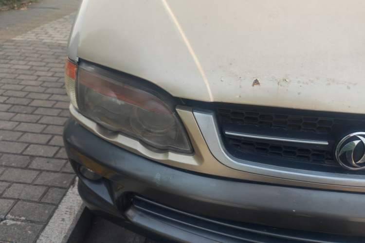 Used FORTHING Lingzhi 2012 Passenger Version 1.6L Comfort Edition Right Front Headlight