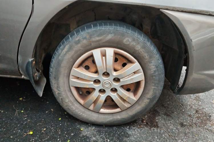 Used FORTHING Lingzhi 2012 Passenger Version 1.6L Comfort Edition Right Front Wheel Hub