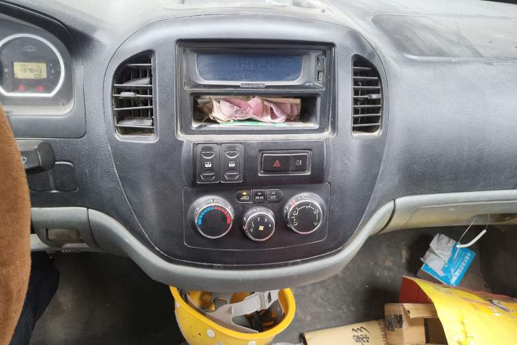 Used FORTHING Lingzhi 2012 Commercial Version 1.6L Utility Model Audio And AC Panel