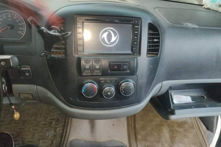 Used FORTHING Lingzhi 2012 Passenger Version 1.6L Comfort Edition Audio And AC Panel