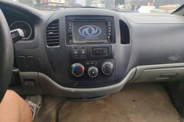 Used FORTHING Lingzhi 2012 Passenger Version 1.6L Comfort Edition Audio And AC Panel