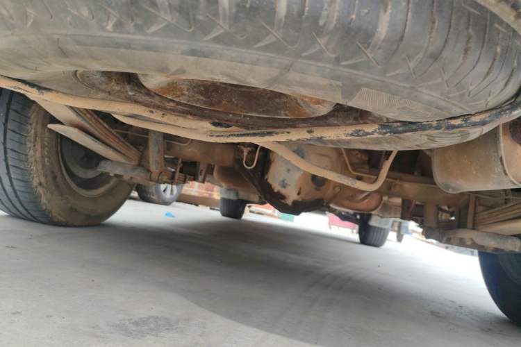 Used FORTHING Lingzhi 2012 Passenger Version 1.6L Comfort Edition Chassis Rear