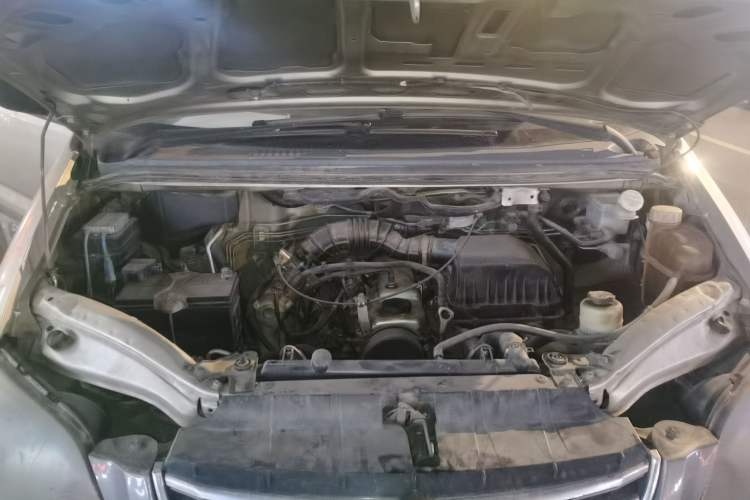 Used FORTHING Lingzhi 2012 Commercial Version 1.6L Special Offer Model Engine Bay
