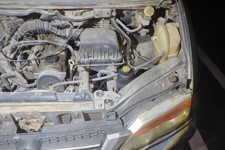Used FORTHING Lingzhi 2012 Commercial Version 1.6L Utility Model Engine Bay Left