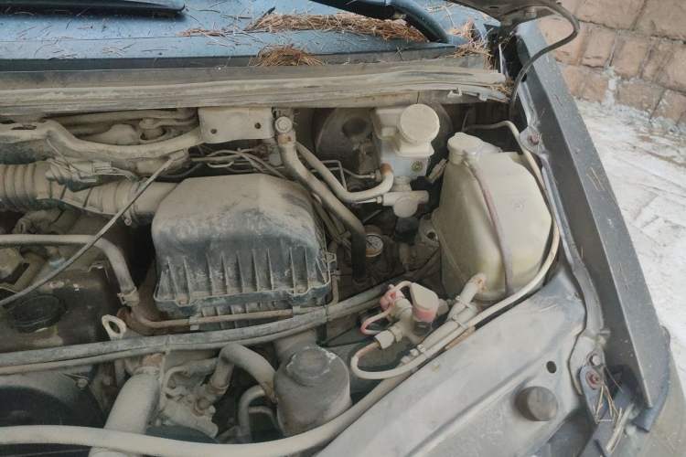 Used FORTHING Lingzhi 2012 Passenger Version 1.6L Comfort Edition Engine Bay Left
