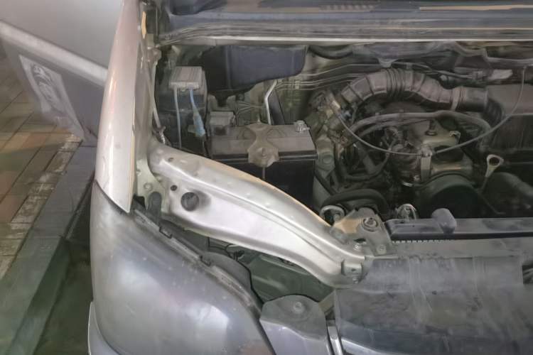 Used FORTHING Lingzhi 2012 Commercial Version 1.6L Special Offer Model Engine Bay Right