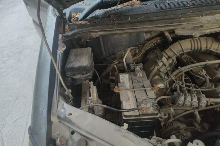 Used FORTHING Lingzhi 2012 Passenger Version 1.6L Comfort Edition Engine Bay Right