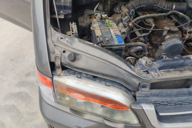 Used FORTHING Lingzhi 2012 Passenger Version 1.6L Comfort Edition Engine Bay Right