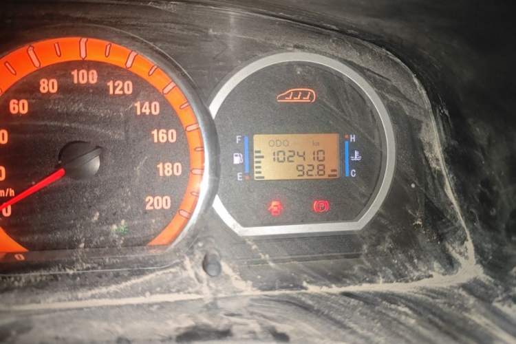 Used FORTHING Lingzhi 2012 Commercial Version 1.6L Utility Model Odometer Close Up