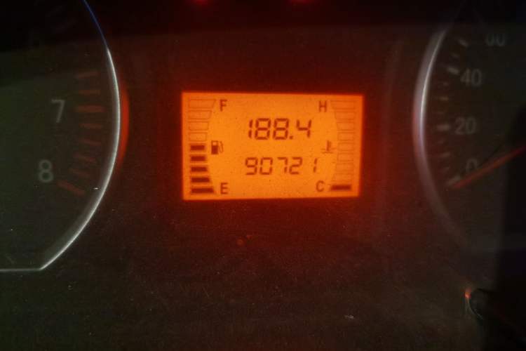 Used FORTHING Lingzhi 2012 Commercial Version 1.6L Special Offer Model Odometer Close Up