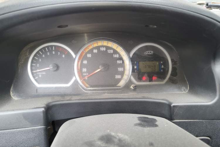 Used FORTHING Lingzhi 2012 Commercial Version 1.6L Utility Model Odometer Close Up