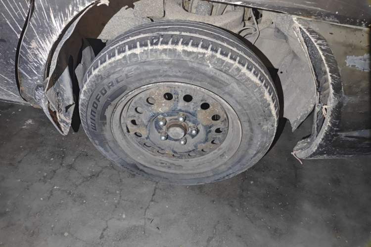 Used FORTHING Lingzhi 2012 Commercial Version 1.6L Utility Model Right Front Wheel Hub
