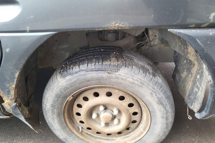 Used FORTHING Lingzhi 2012 Commercial Version 1.6L Utility Model Right Front Wheel Hub