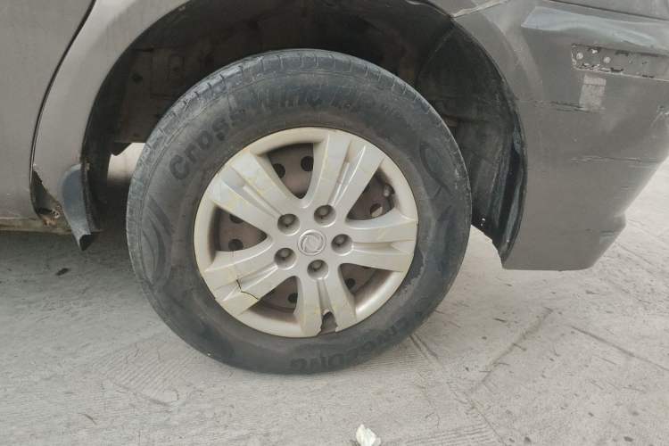 Used FORTHING Lingzhi 2012 Passenger Version 1.6L Comfort Edition Right Front Wheel Hub
