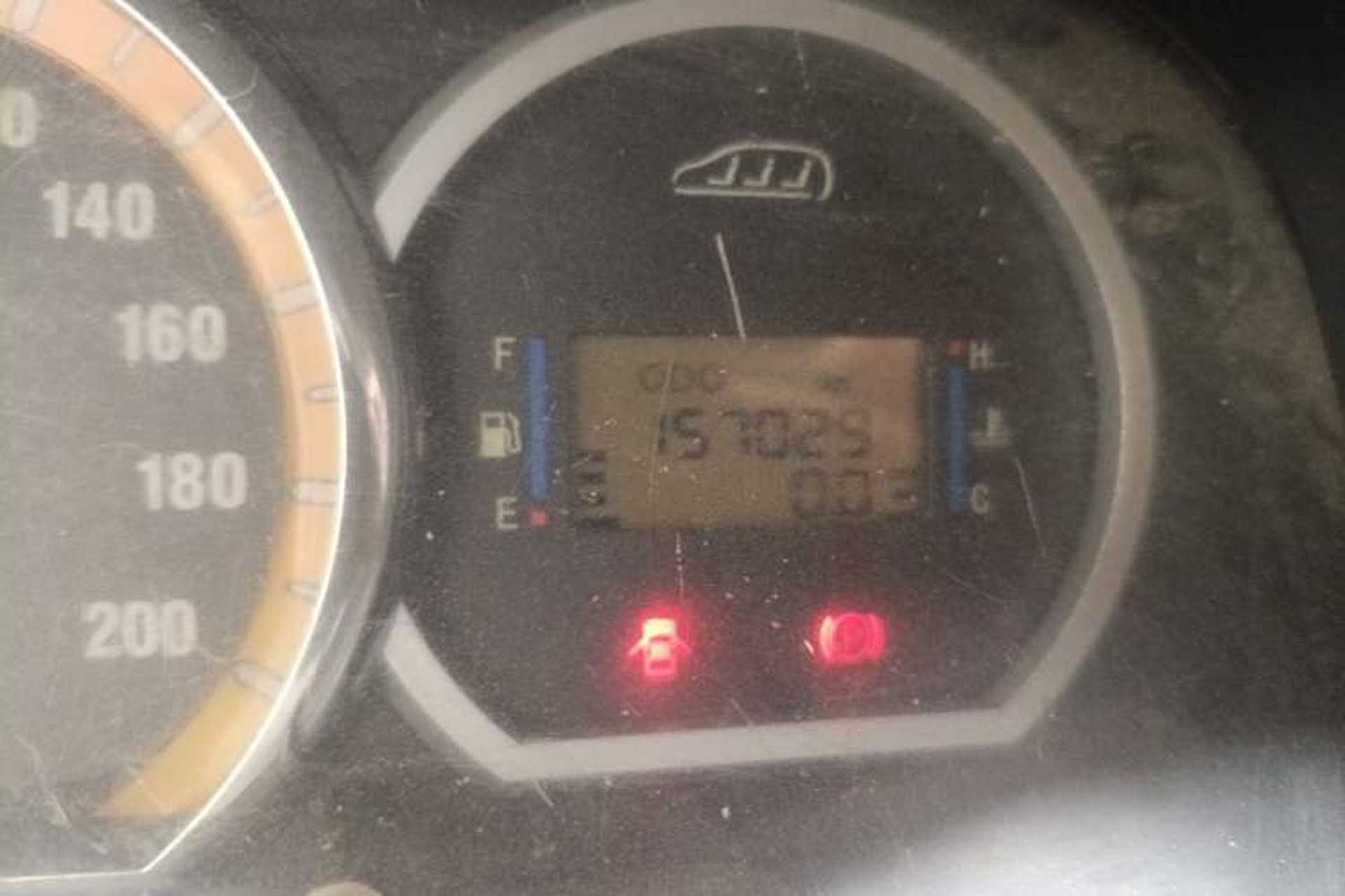 Used FORTHING Lingzhi 2012 Commercial Version 1.6L Special Offer Model Odometer Close Up