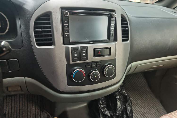 Used FORTHING Lingzhi 2012 Commercial Version 1.6L Special Offer Model Audio And AC Panel