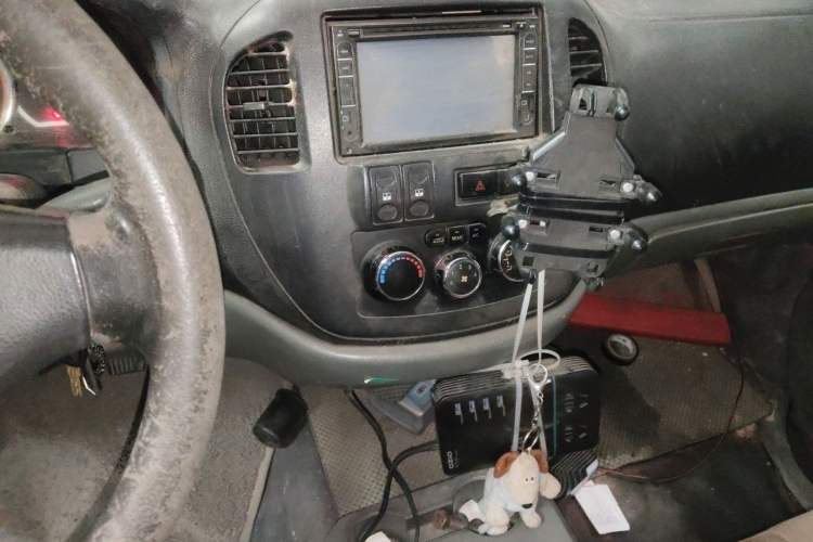 Used FORTHING Lingzhi 2012 Commercial Version 1.6L Special Offer Model Audio And AC Panel