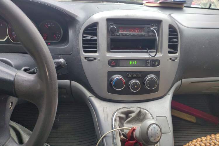 Used FORTHING Lingzhi 2012 M5 Q3 2.0L 7-seat Long Wheelbase Standard Edition Audio And AC Panel