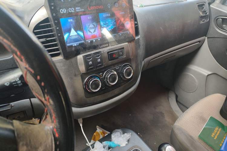 Used FORTHING Lingzhi 2012 Passenger Version 1.6L Comfort Edition Audio And AC Panel