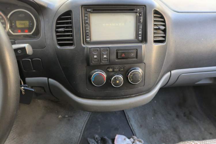 Used FORTHING Lingzhi 2012 Commercial Version 1.6L Standard Model Audio And AC Panel