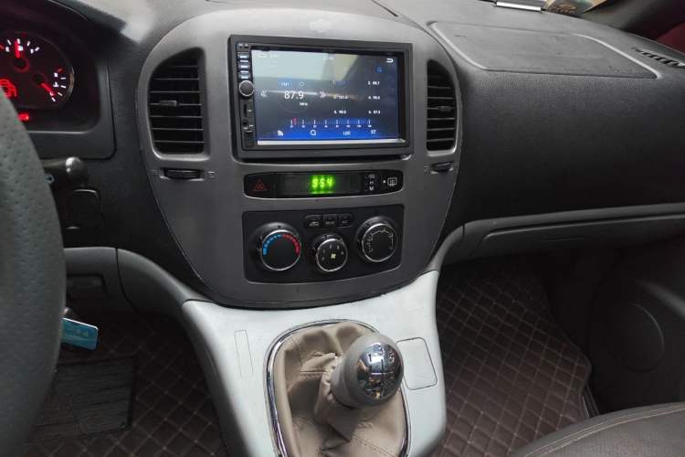 Used FORTHING Lingzhi 2012 M5 Q3 2.0L Short-Wheelbase Luxury Edition Audio And AC Panel
