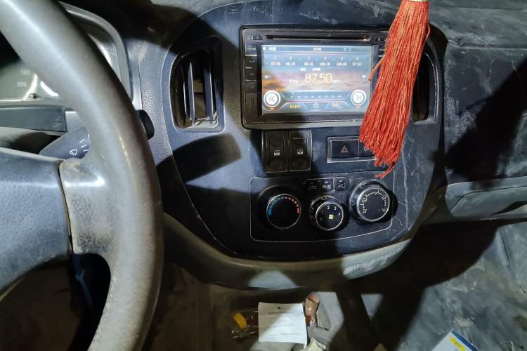Used FORTHING Lingzhi 2012 Commercial Version 1.6L Special Offer Model Audio And AC Panel