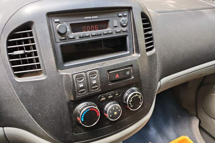 Used FORTHING Lingzhi 2012 Commercial Version 1.6L Utility Model Audio And AC Panel