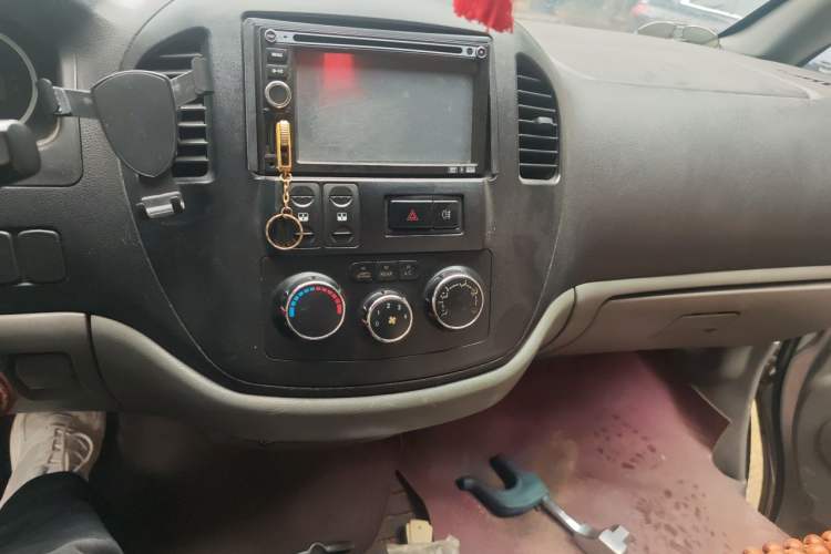 Used FORTHING Lingzhi 2012 Passenger Version 1.6L Comfort Edition Audio And AC Panel