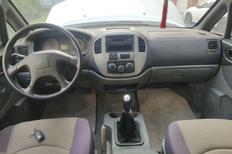 Used FORTHING Lingzhi 2012 Passenger Version 1.6L Flagship Edition Center Console
