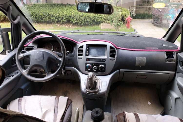 Used FORTHING Lingzhi 2012 M5 Q3 2.0L 7-Seater Long-Wheelbase Comfort Edition Center Console