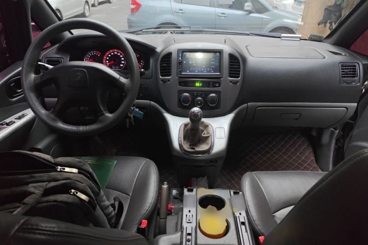 Used FORTHING Lingzhi 2012 M5 Q3 2.0L Short-Wheelbase Luxury Edition Center Console