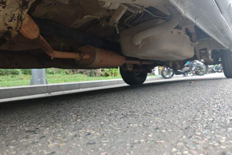 Used FORTHING Lingzhi 2012 Passenger Version 1.6L Comfort Edition Chassis Front Left