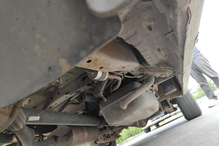 Used FORTHING Lingzhi 2012 Passenger Version 1.6L Comfort Edition Chassis Front Left