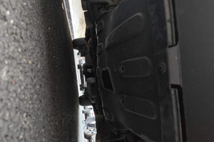 Used FORTHING Lingzhi 2012 M5 Q3 2.0L Short-Wheelbase Luxury Edition Chassis Front