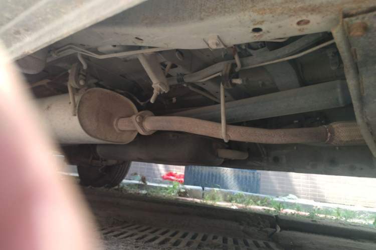 Used FORTHING Lingzhi 2012 Commercial Version 1.6L Base Model Chassis Front Right