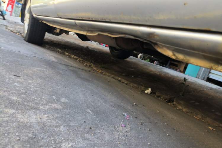 Used FORTHING Lingzhi 2012 Commercial Version 1.6L Standard Model Chassis Front Right