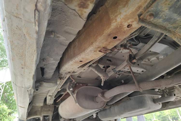 Used FORTHING Lingzhi 2012 Passenger Version 1.6L Comfort Edition Chassis Front Right