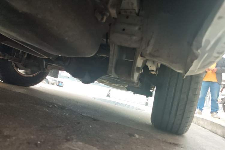 Used FORTHING Lingzhi 2012 Commercial Version 1.6L Special Offer Model Chassis Rear Left